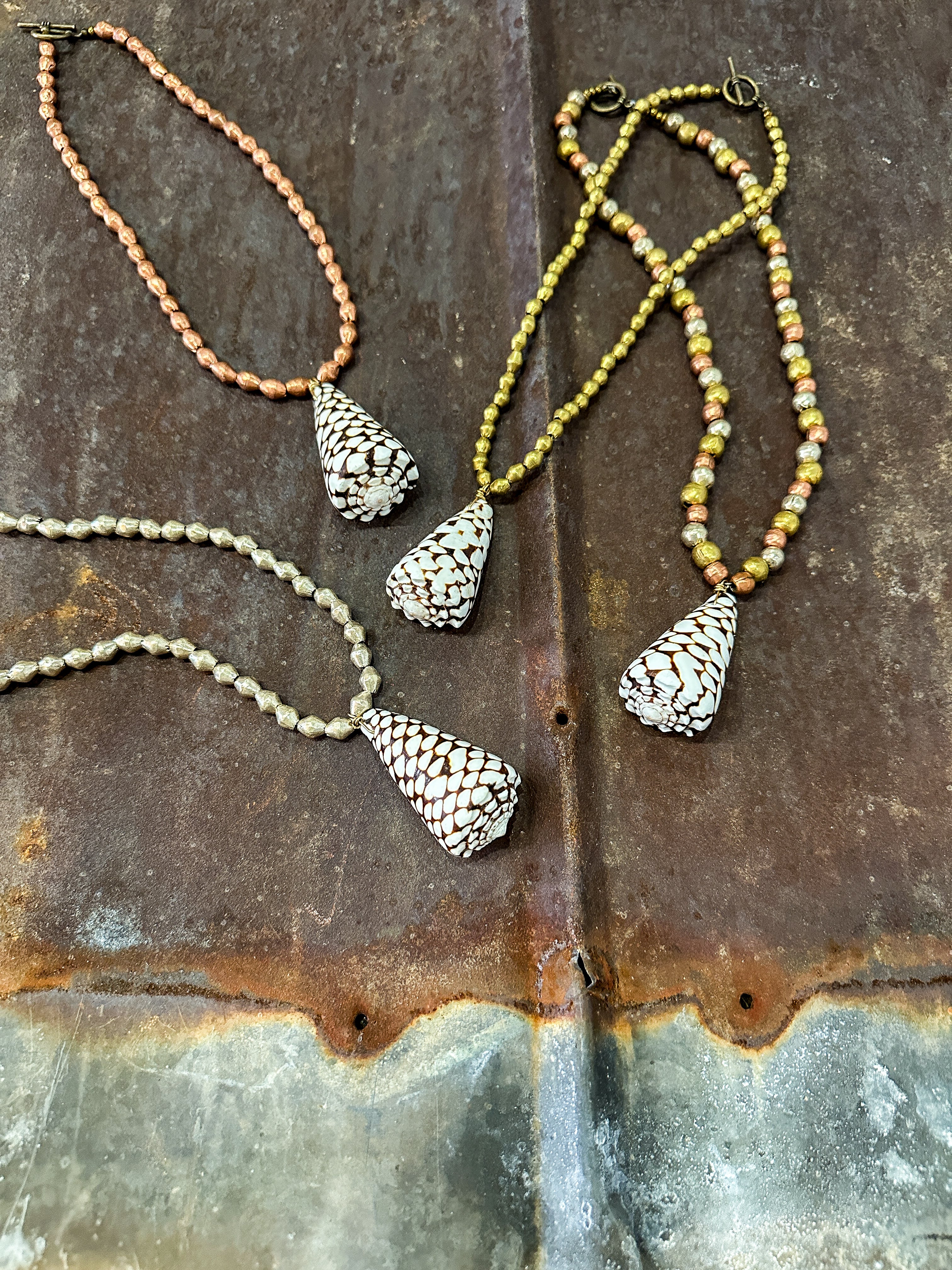 Metal Shell Necklace | Silver