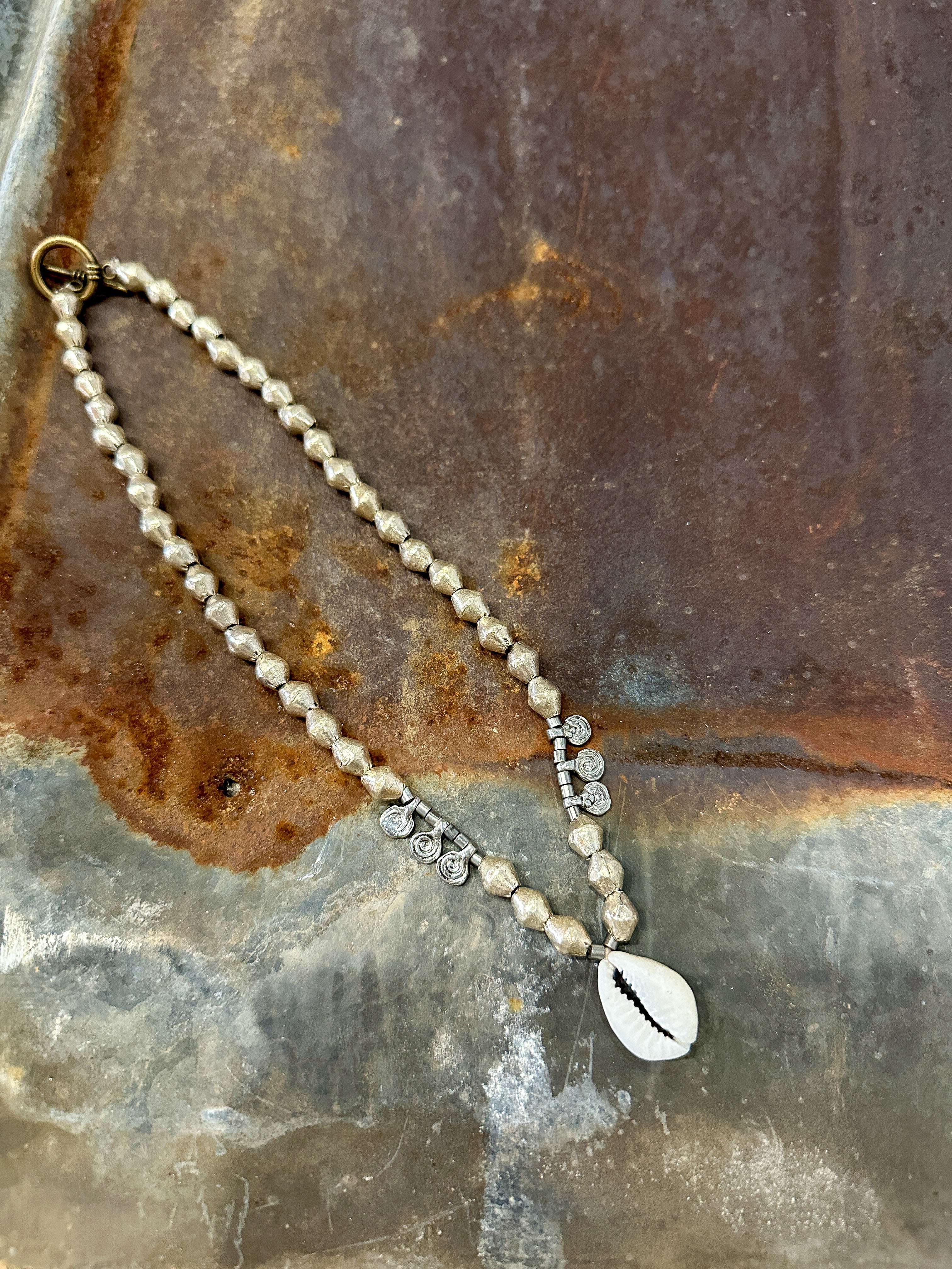 Metal Cowrie Necklace | Silver