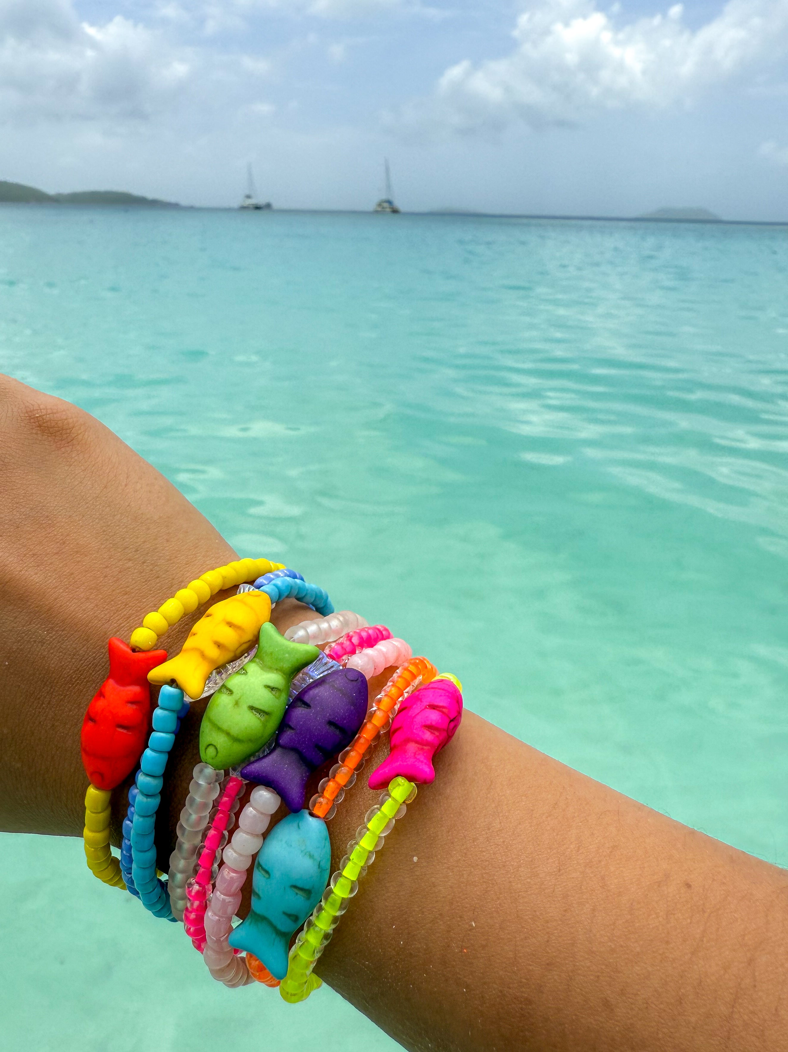 Simple Seed Bracelet | Electric Pink Fish