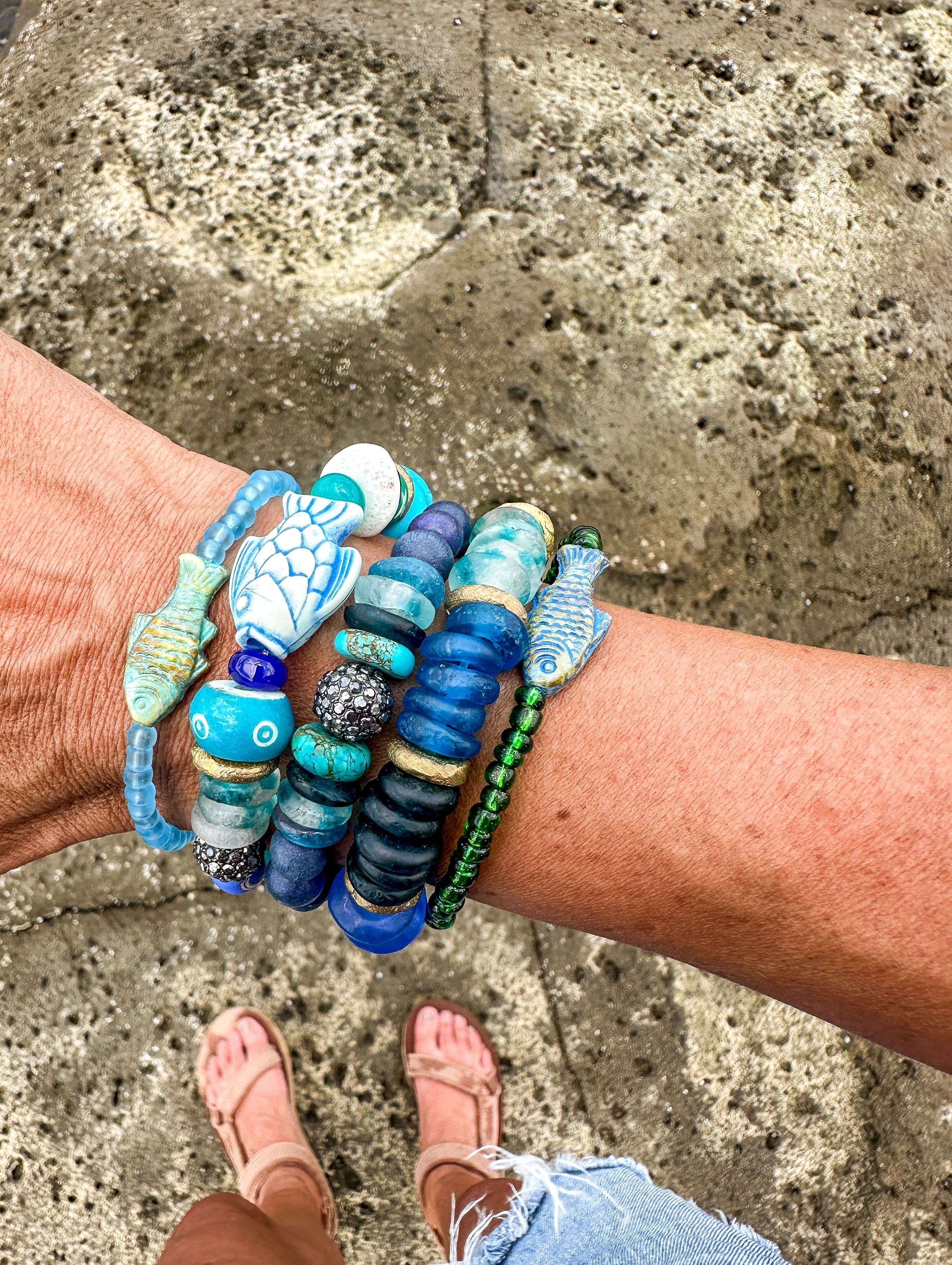 Simple Seed Bracelet | Green Fish