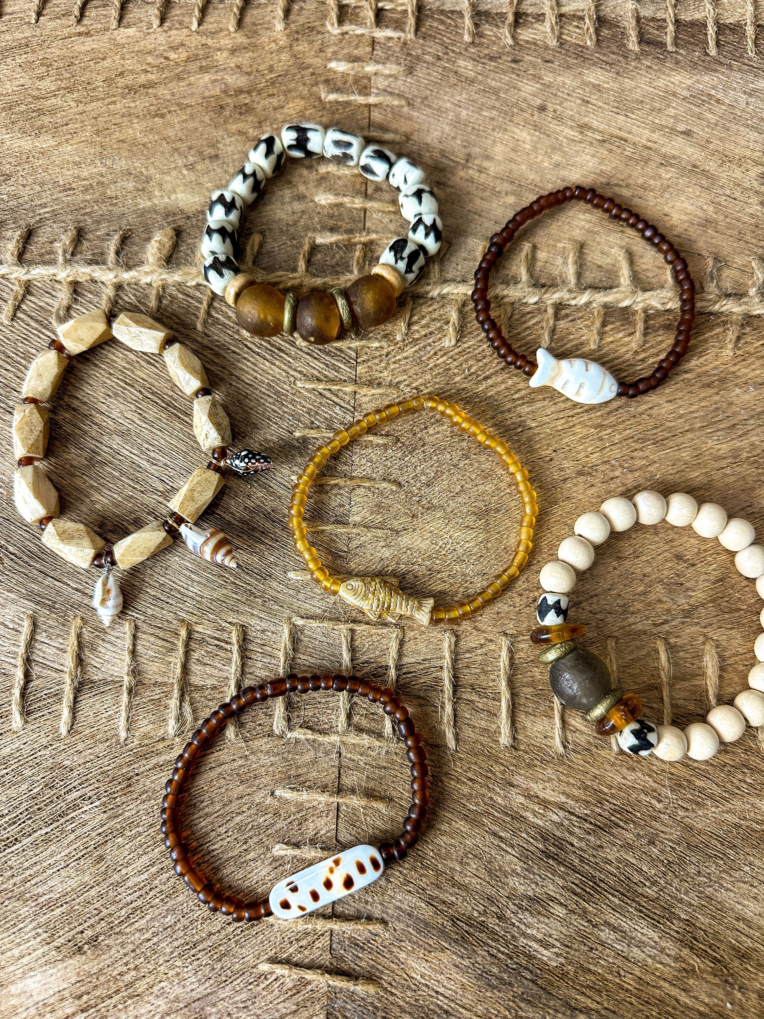 Simple Seed Bracelet | Gold Fish