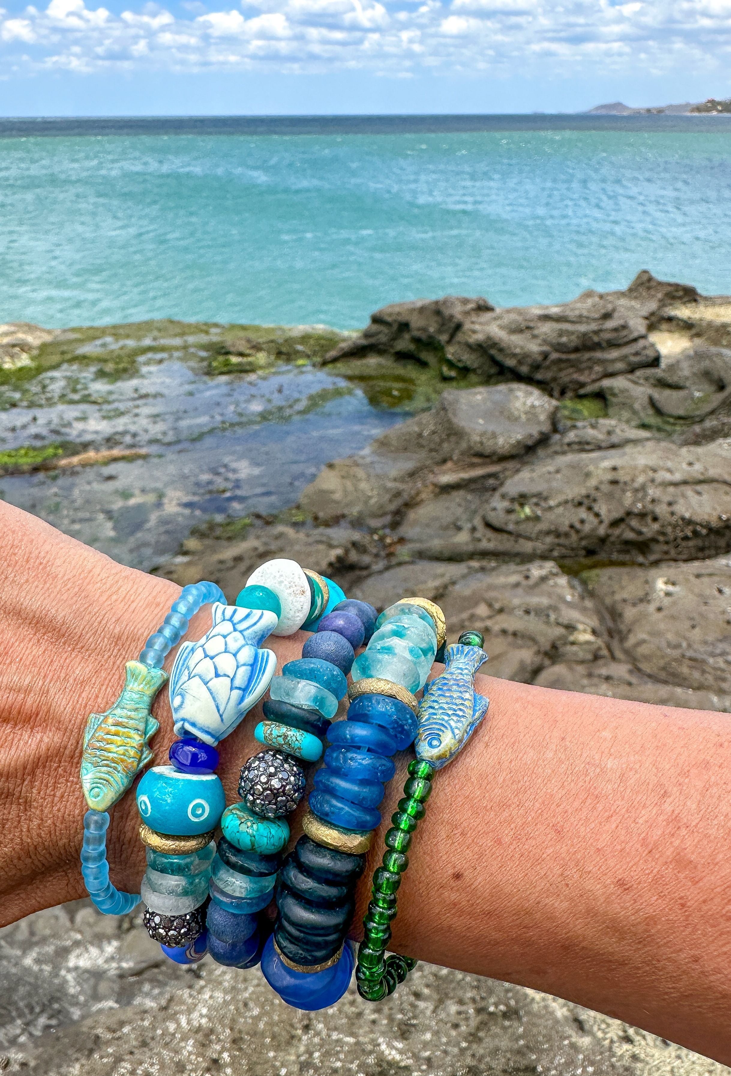 Simple Seed Bracelet | Green Fish